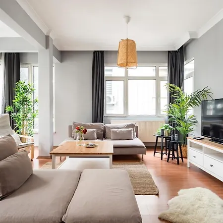 Апартаменты Amazing Flat Near Bagdat Street With Enticing Interior Design In Kadikoy Стамбул