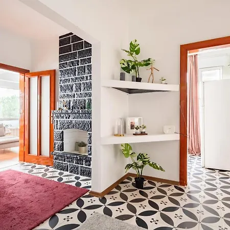 Amazing Flat Near Bagdat Street With Enticing Interior Design In Kadikoy Апартаменты