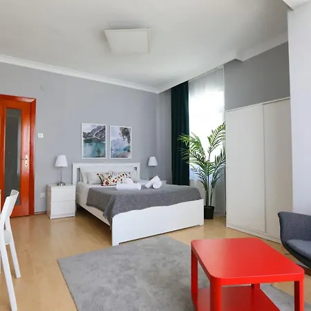 Апартаменты Amazing Flat Near Bagdat Street With Enticing Interior Design In Kadikoy *