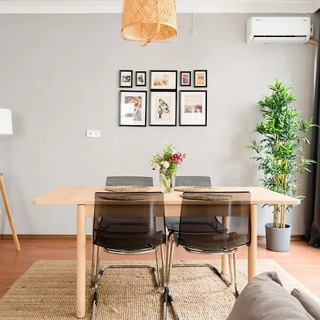 Апартаменты Amazing Flat Near Bagdat Street With Enticing Interior Design In Kadikoy
